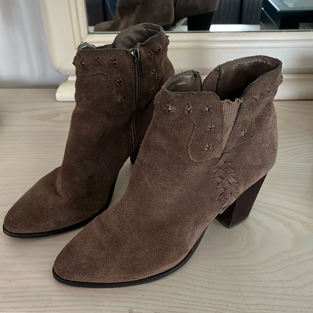 Suede ankle boot - tan with stretch ankle GREAT CONDITION!!